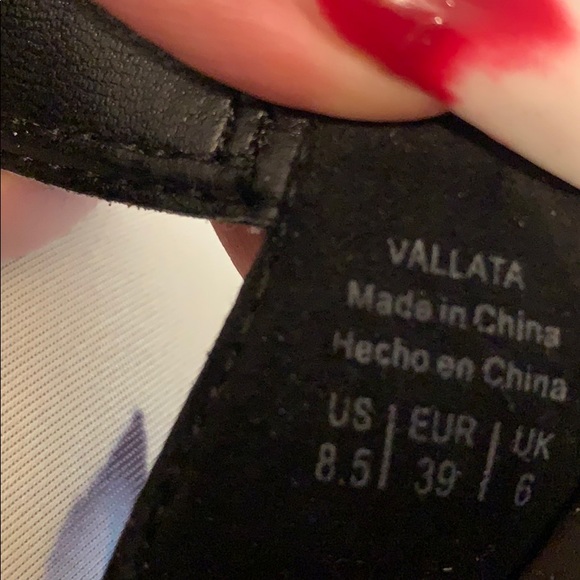 Black high heels with diamond embellishments - Picture 7 of 8